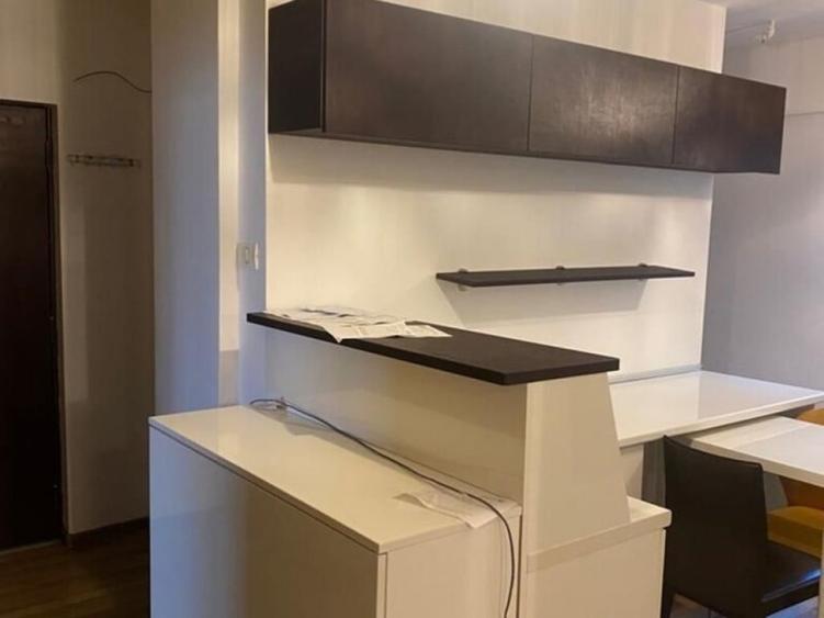Apartament cu 3 camere decomandat în Muncii