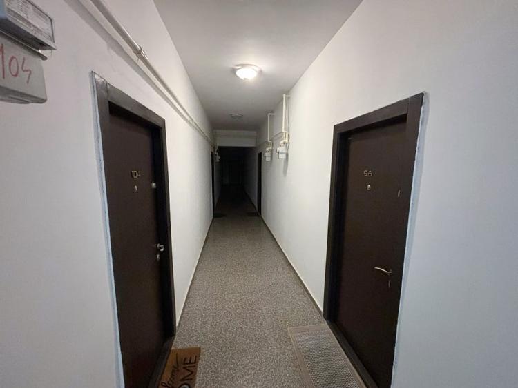 Apartament cu 2 camere semidecomandat, mobilat în P-ța Alba Iulia