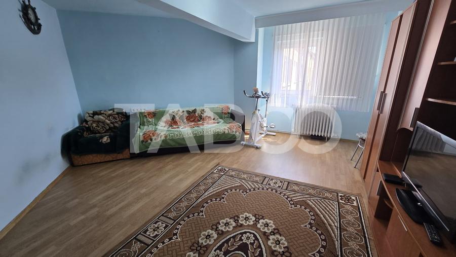 Apartament cu 2 camere decomandat, mobilat în Ștrand