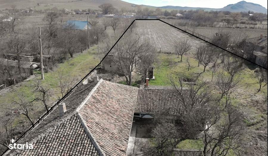 Teren de 4621 mp, în Cerna