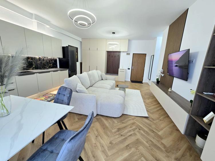 Apartament cu 2 camere semidecomandat în Florești