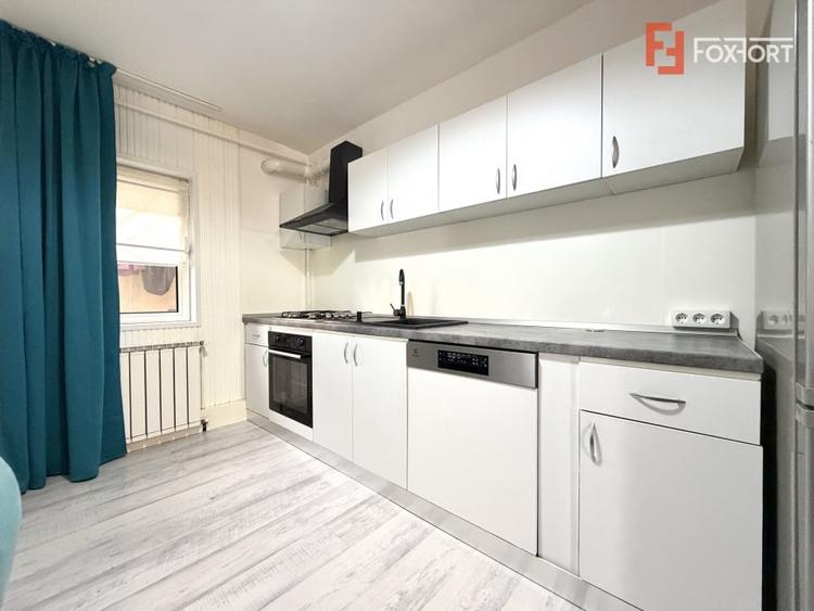 Apartament cu 3 camere decomandat, mobilat în Aradului