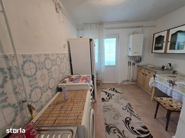 Apartament cu 3 camere semidecomandat în Viziru 1