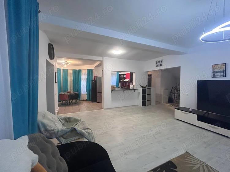 Casă cu 5 camere cu Teren 1289 Mp în Amara