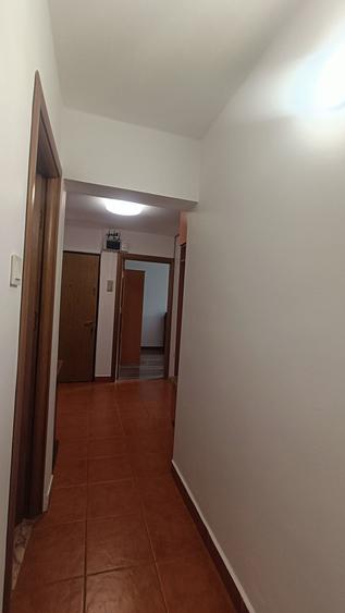 Apartament cu 3 camere decomandat, mobilat în Dristor