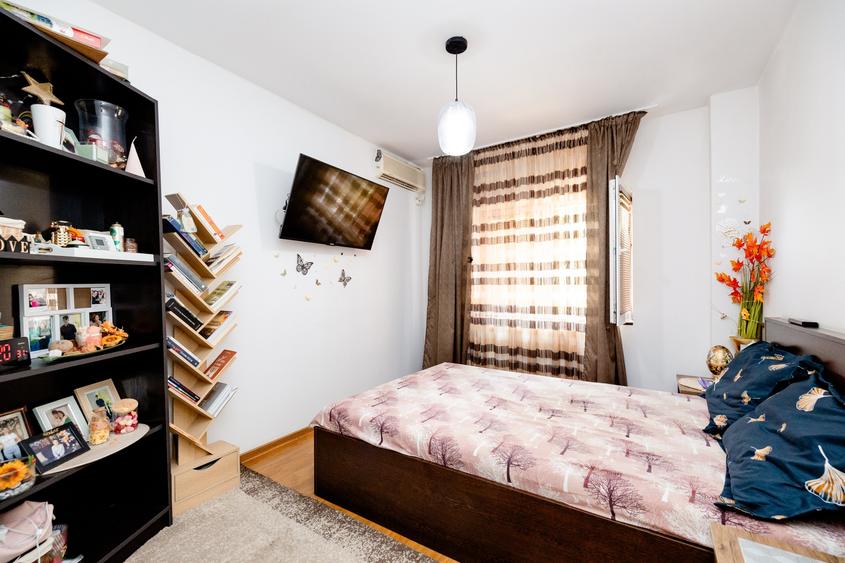 Apartament cu 5 camere decomandat în Micălaca