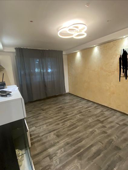 Apartament cu 2 camere semidecomandat în Republicii