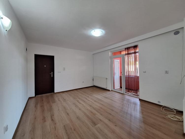Apartament cu 2 camere semidecomandat, mobilat în Florești