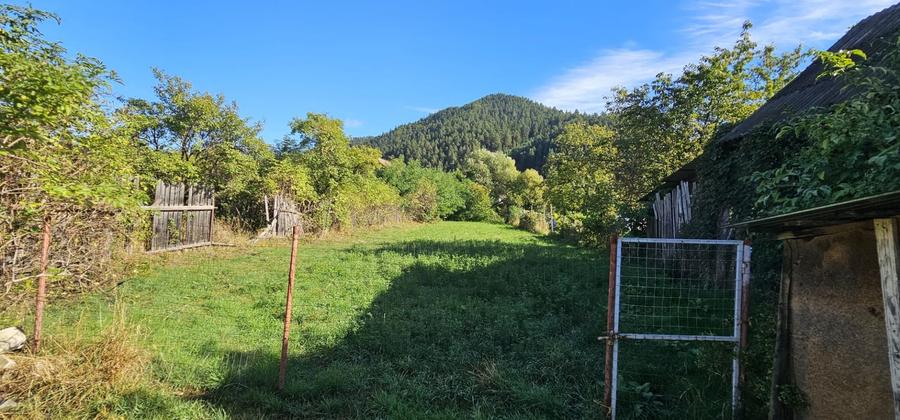 Casă individuală cu 4 camere cu Garaj în Asău
