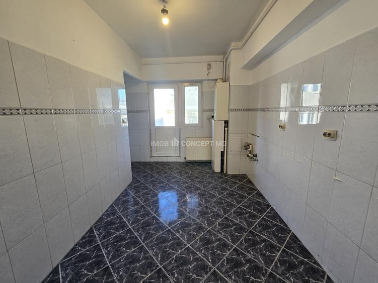 Apartament cu 3 camere decomandat în P-ța Mihai Viteazu