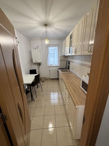 Apartament cu 2 camere semidecomandat în Tractorul