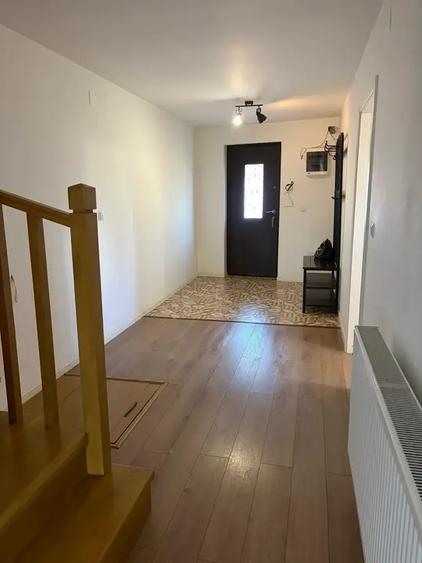 Duplex cu 5 camere cu Canalizare în Central