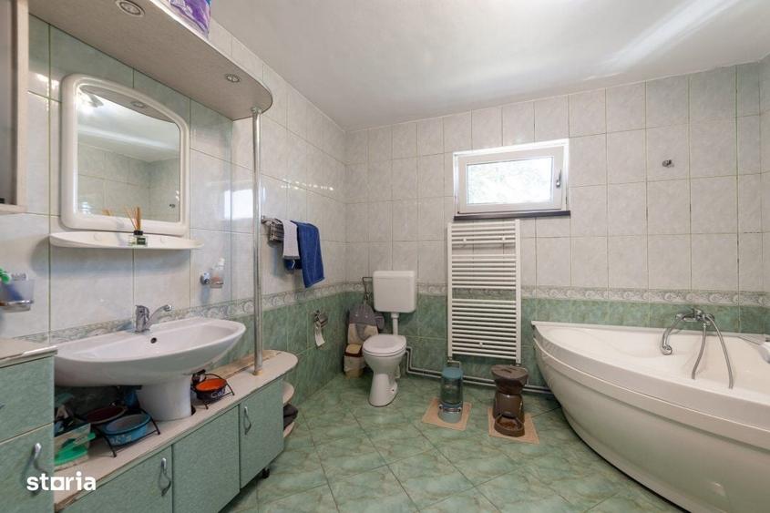 Casă cu 4 camere cu Teren 5000 Mp în Dârmănești