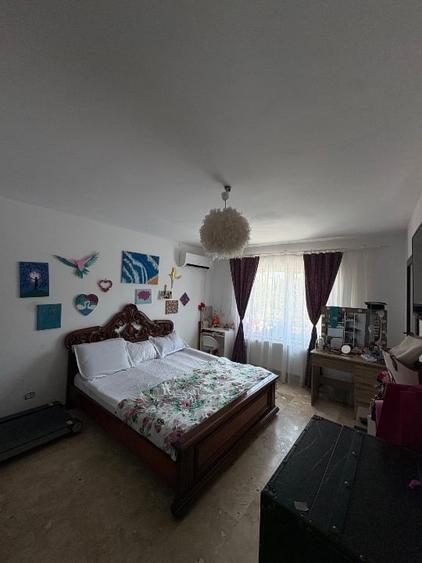 Casă cu 3 camere cu Garaj în Central