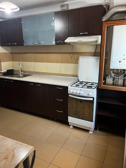 Inchiriez Apartament 2 camere Zona Centrala Decomandat - 2