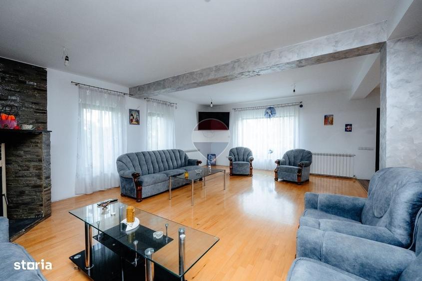 Casă cu 4 camere în Piscani