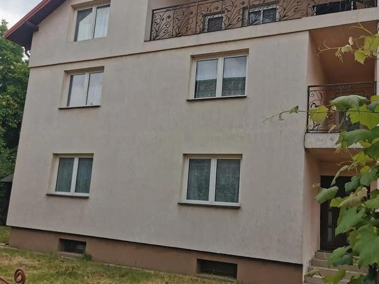 Casă individuală cu 4 camere cu Teren 500 Mp în Central