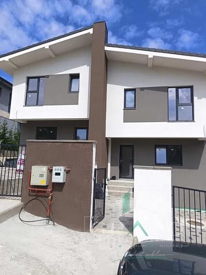 Duplex cu 4 camere cu Canalizare în Florești