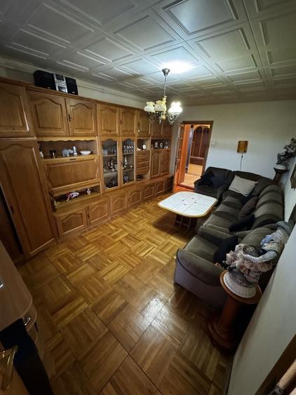 Apartament cu 3 camere decomandat în Exterior Vest