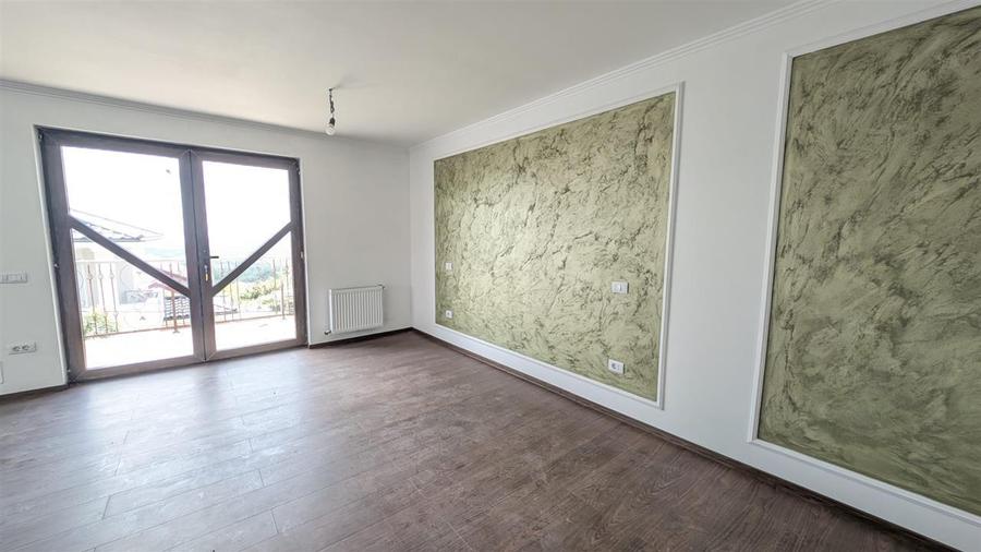Casă cu 5 camere cu Teren 600 Mp în Bucium