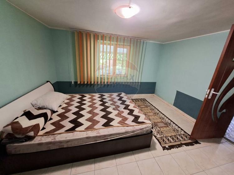 Casă individuală cu 4 camere cu Teren 1088 Mp în Răcăciuni