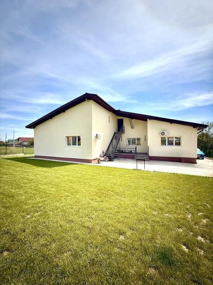 Casă cu 4 camere cu Teren 1014 Mp în Smeura