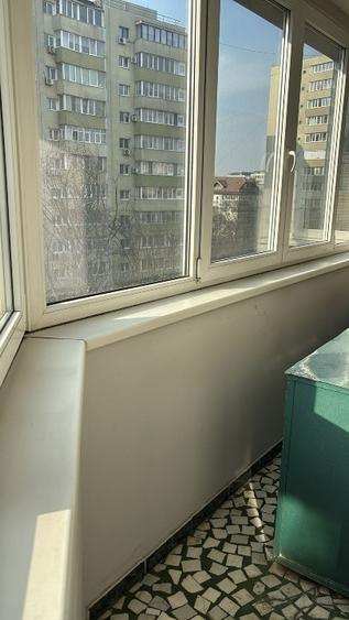 Apartament cu 4 camere semidecomandat, mobilat în Banu Manta