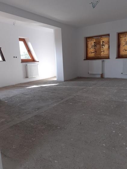 Casă cu 4 camere în Caracal