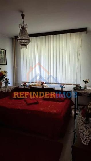 Apartament cu 4 camere decomandat în Berceni