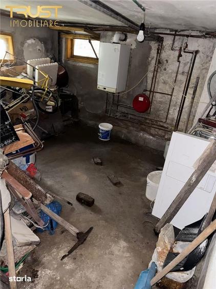 Casă cu 8 camere cu Teren 276 Mp în Zorilor