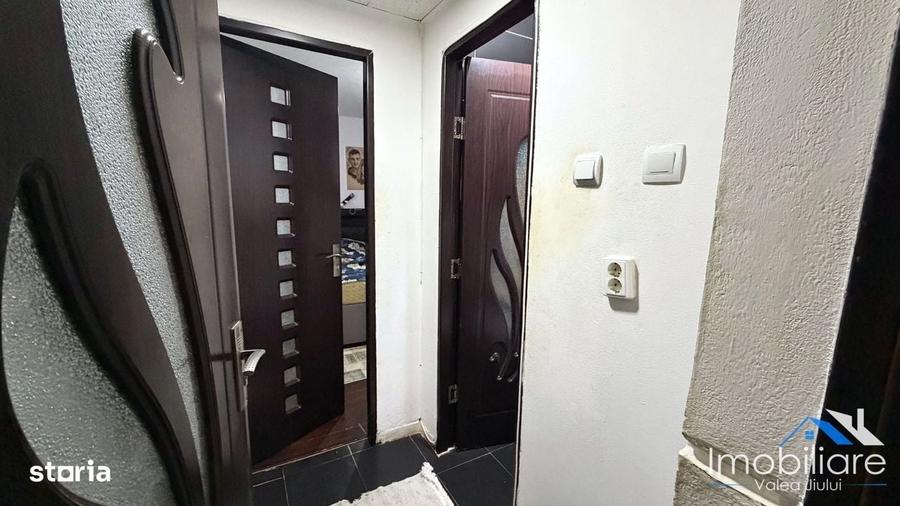 Apartament 3 camere de vanzare Petrosani, Piata Dacia, Etaj 2 - 8