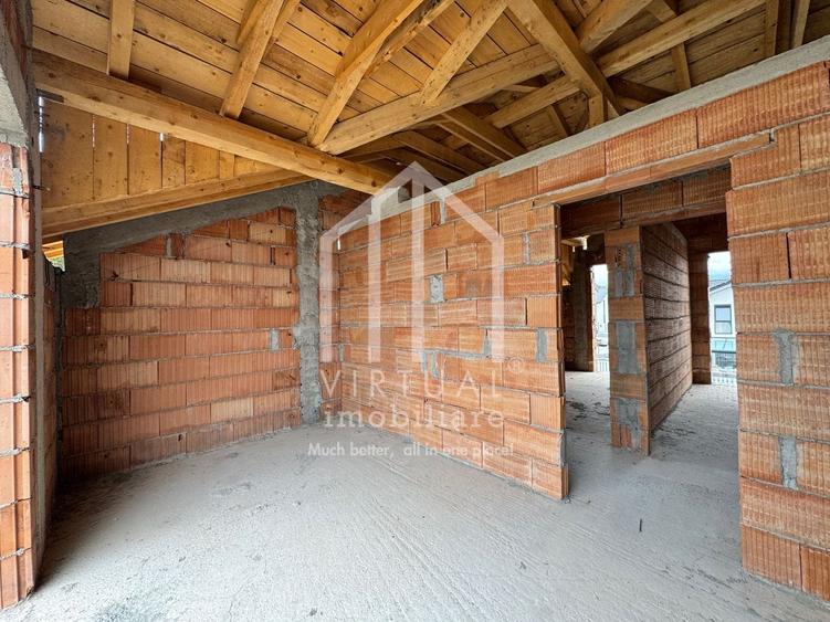Duplex cu 4 camere cu Canalizare în Est