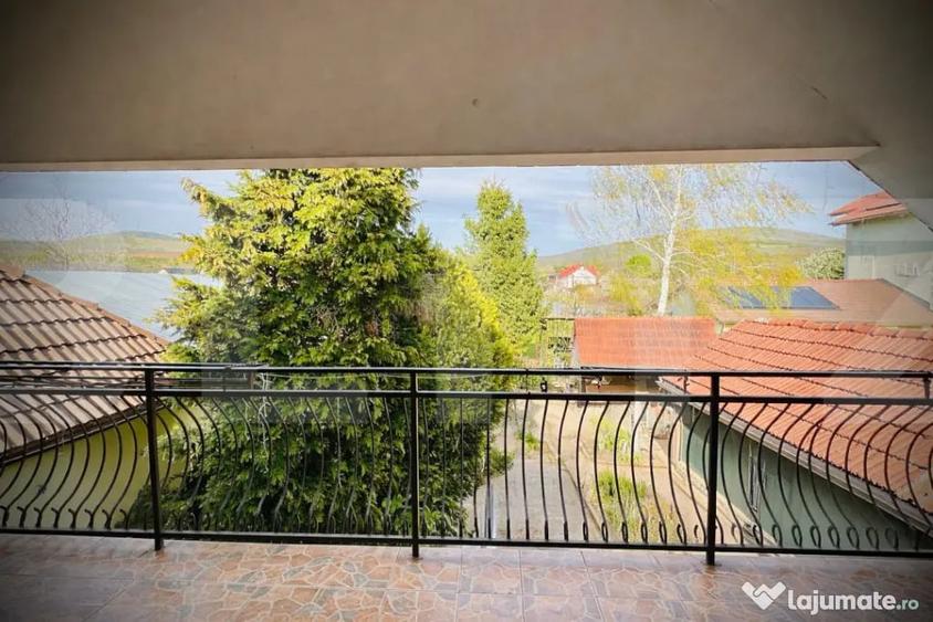 Casă cu 5 camere cu Teren 890 Mp în Miniș