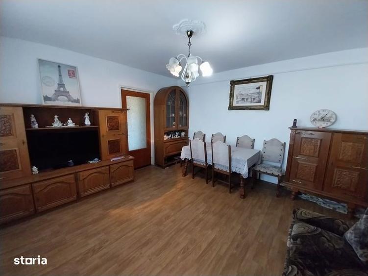 Apartament cu 3 camere semidecomandat în Central