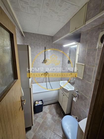 Apartament cu 3 camere semidecomandat, mobilat în Podu Roș
