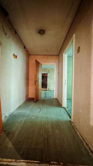 Apartament cu 4 camere semidecomandat în Gorjului