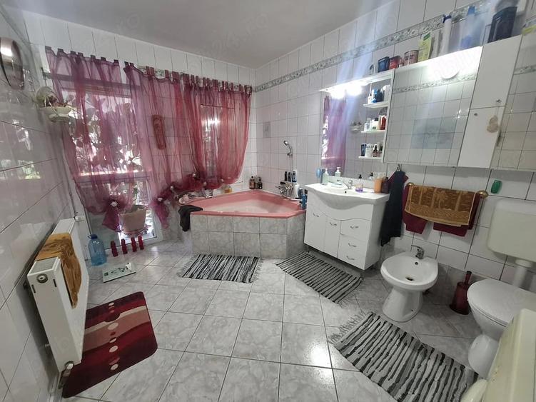 Casă cu 5 camere cu Teren 1600 Mp în Aradul Nou