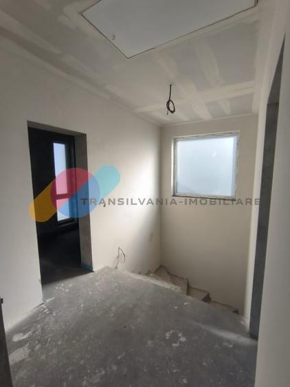 Duplex cu 4 camere cu Canalizare în Chinteni