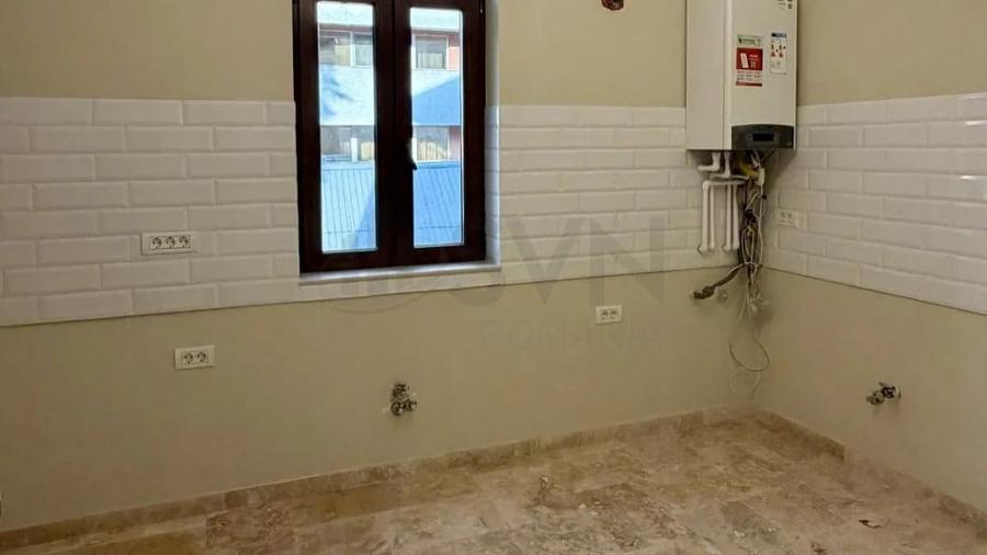 Apartament cu 4 camere decomandat în Dacia