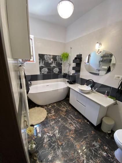 Casă individuală cu 3 camere cu Canalizare în Moșnița Nouă