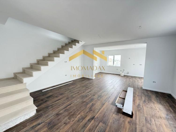 Duplex cu 4 camere cu Canalizare în Bucovăț (Remetea Mare)