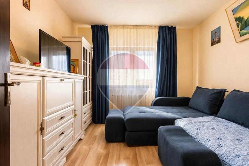 Apartament cu 3 camere decomandat în Filiași