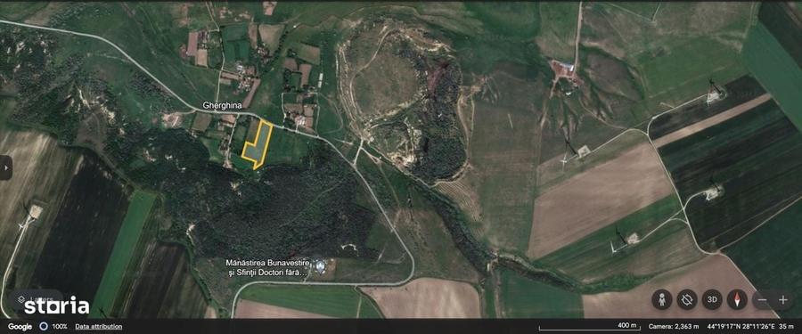 Teren de 10000 mp, în Gherghina
