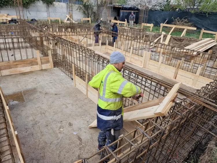 Casă cu 6 camere cu Teren 580 Mp în Chiajna
