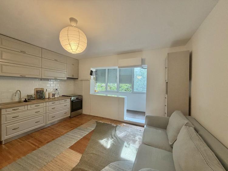 Apartament cu 2 camere semidecomandat, mobilat în Buziașului