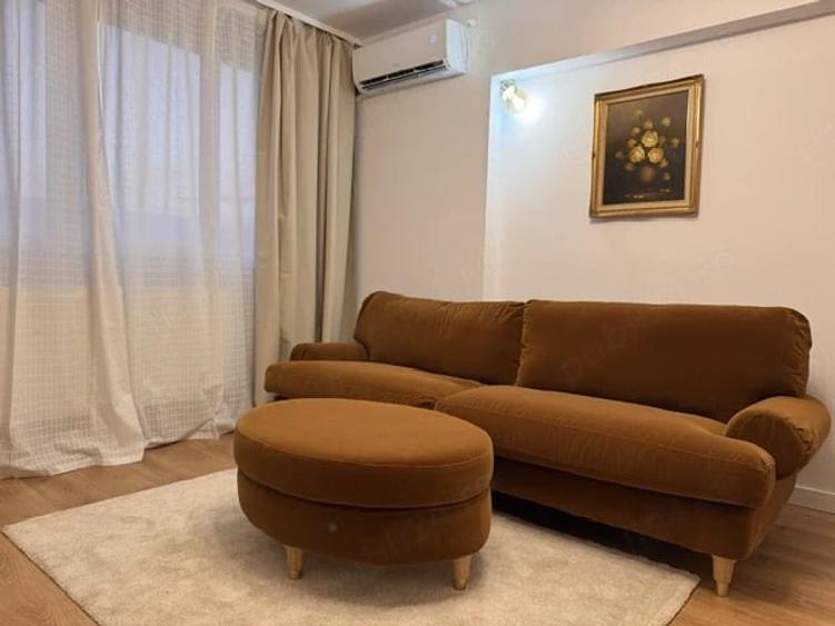 Apartament cu 3 camere semidecomandat în Tineretului