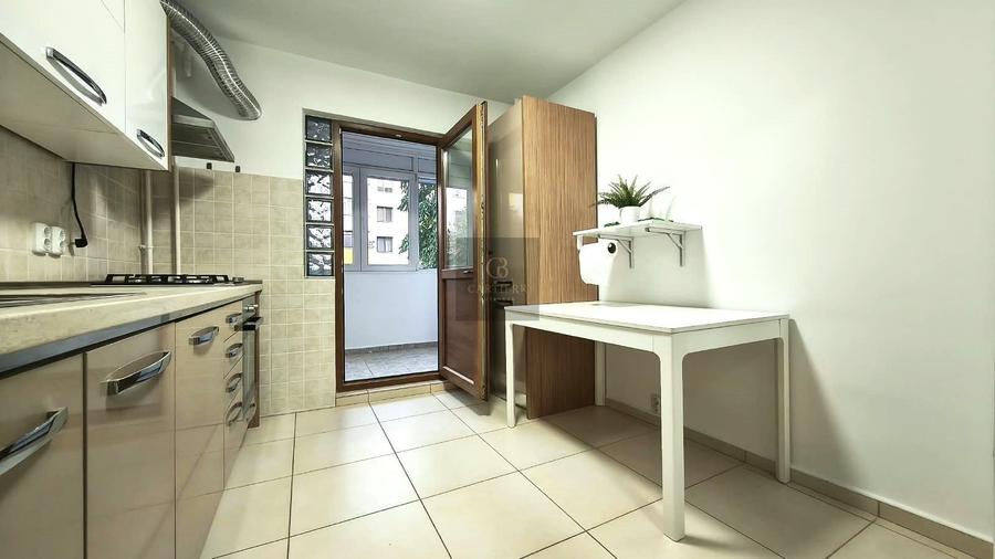 Apartament cu 3 camere decomandat în Rahova