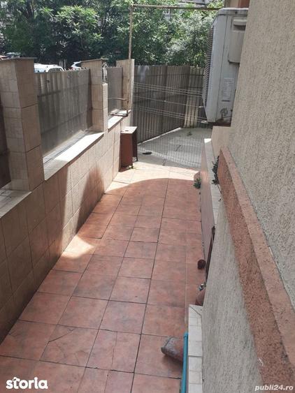 Casă cu 8 camere cu Teren 200 Mp în Centrul Civic