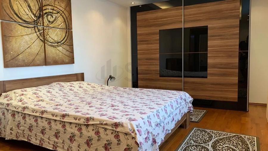 Casă individuală cu 5 camere cu Canalizare în 1 Mai