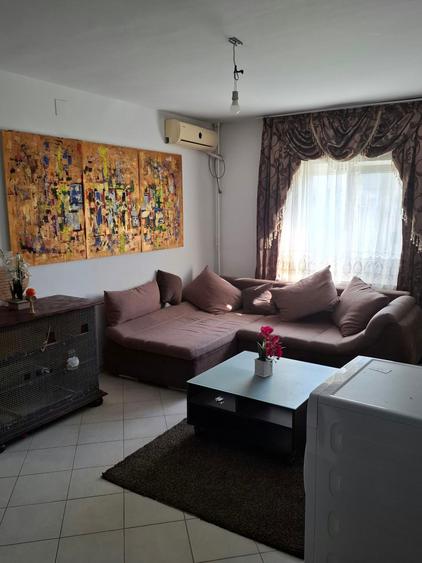 Apartament cu 4 camere decomandat în Vitan